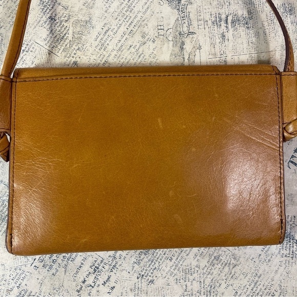 HOBO Bemuse Leather Compact Crossbody Bag - Picture 4 of 16